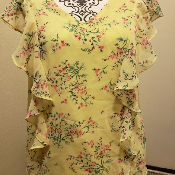 Bwear Tops - 🌻B WEAR Amazing Flowing Chiffon Top A Must! Sz M